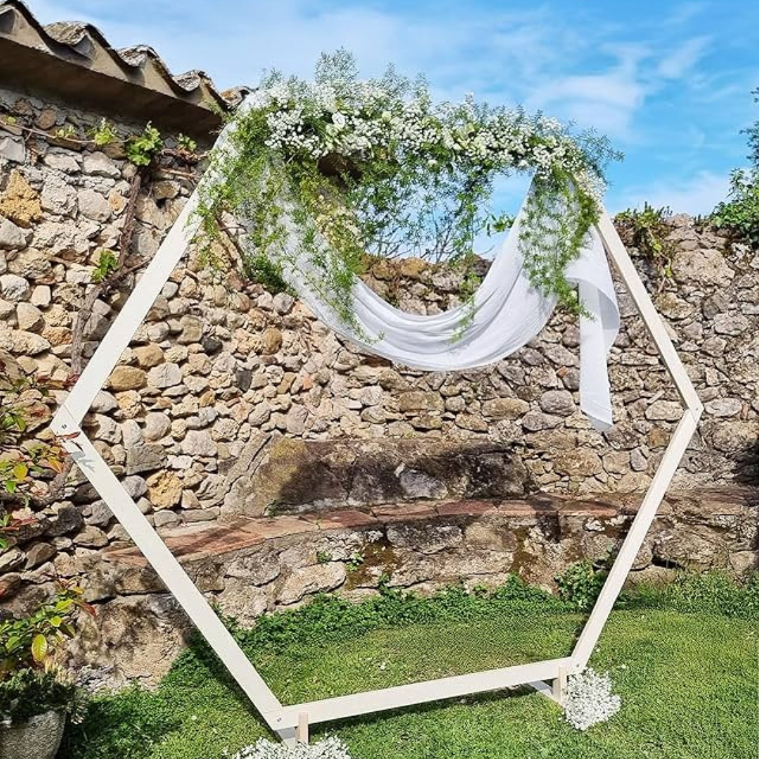 Arche hexagonale blanche - élégante lumineuse pour votre cérémonie